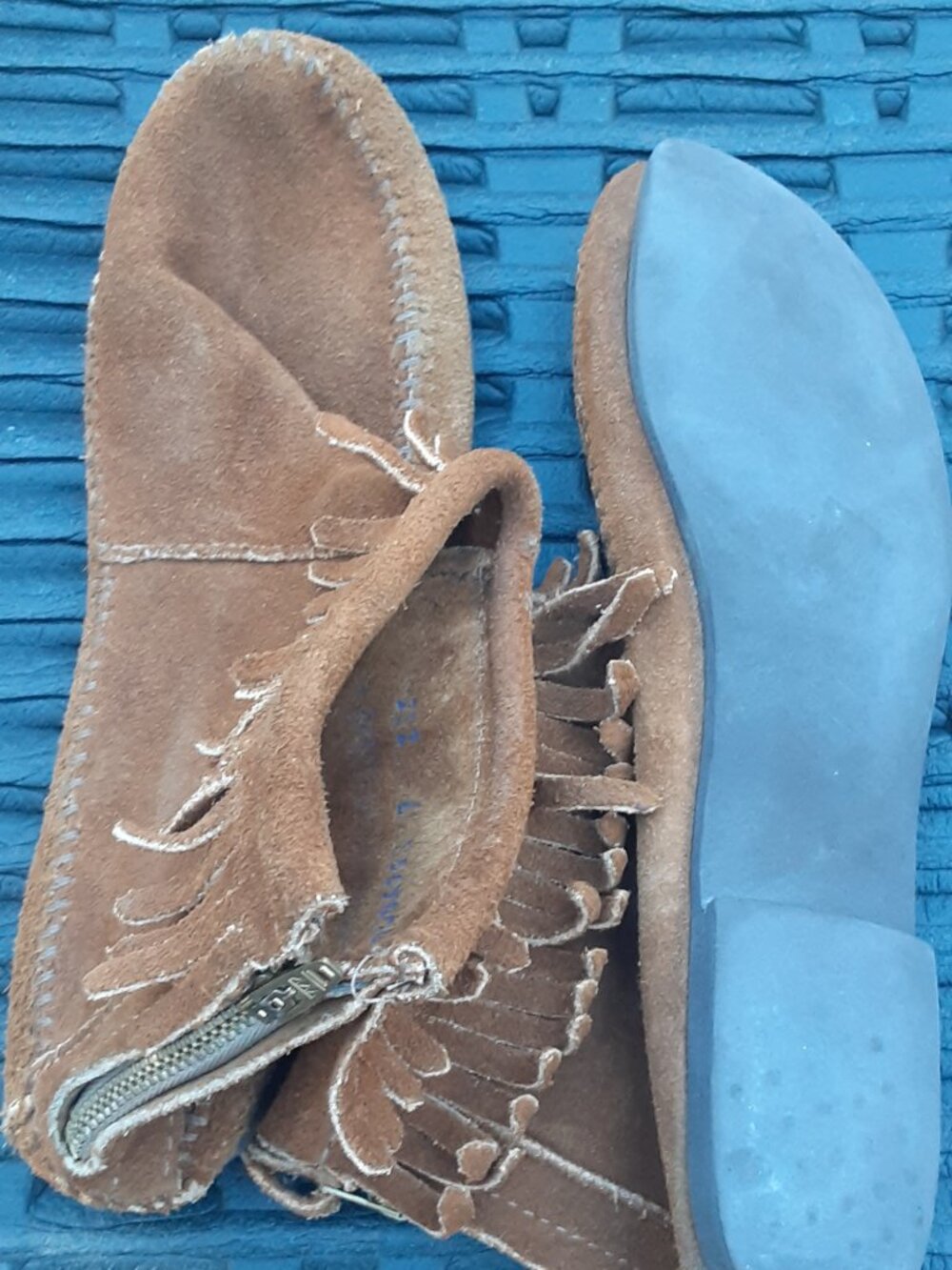 Women's 6.5 Minnetonka Leather Mocassins Boots
